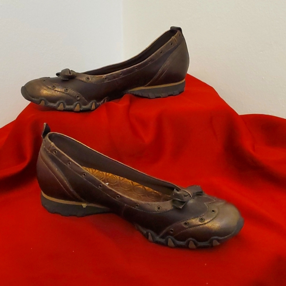 EUC Skechers Relaxed Fit Leather Ballet Flats